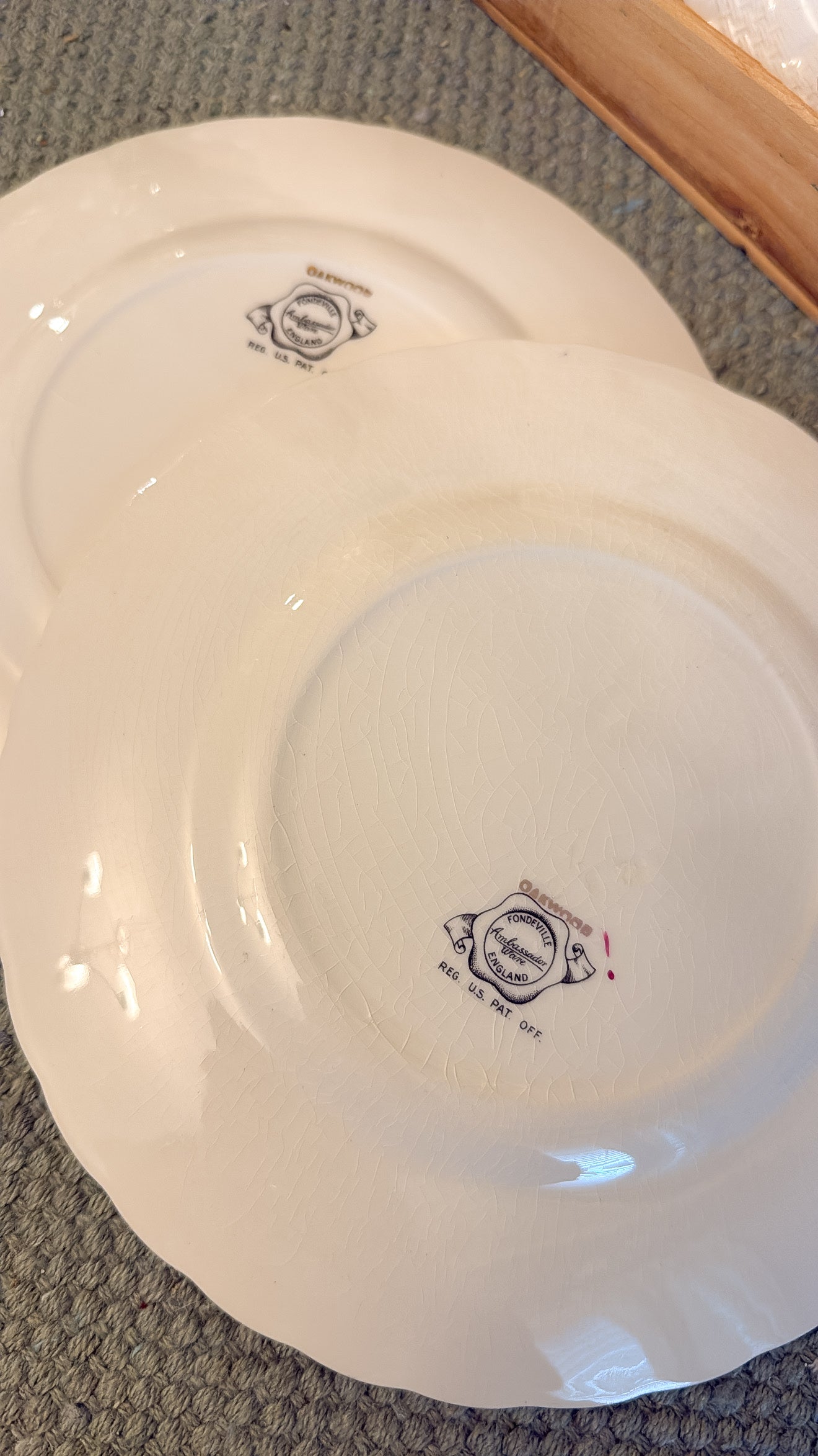 Set of 6 Oakwood Pattern Plates