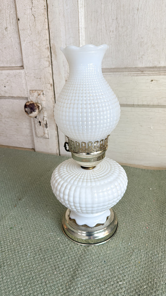 Vintage Milk Glass Hobnail/Corn Cob Lamp