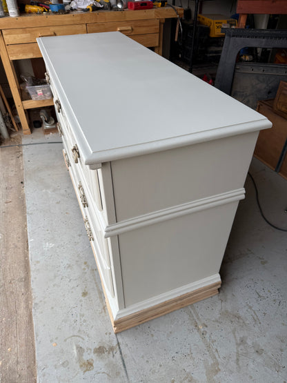 7-Drawer Cream Bleached Trim Dresser