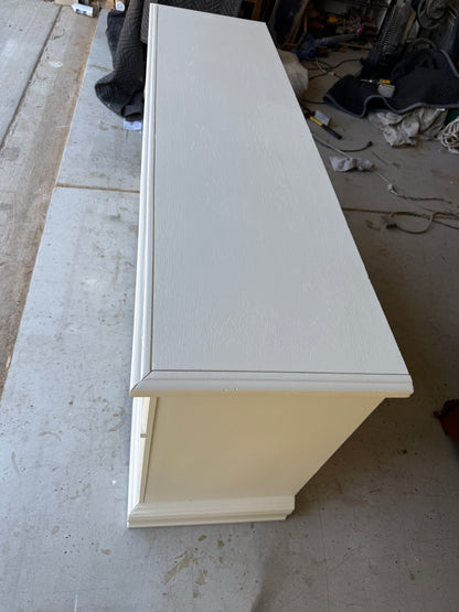 Vintage White 8-Drawer Dresser