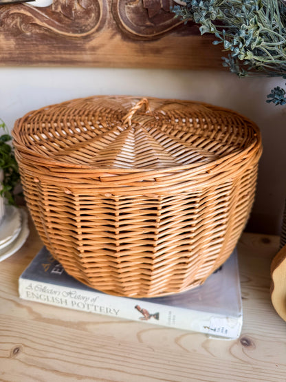 Round Basket w/ Lid