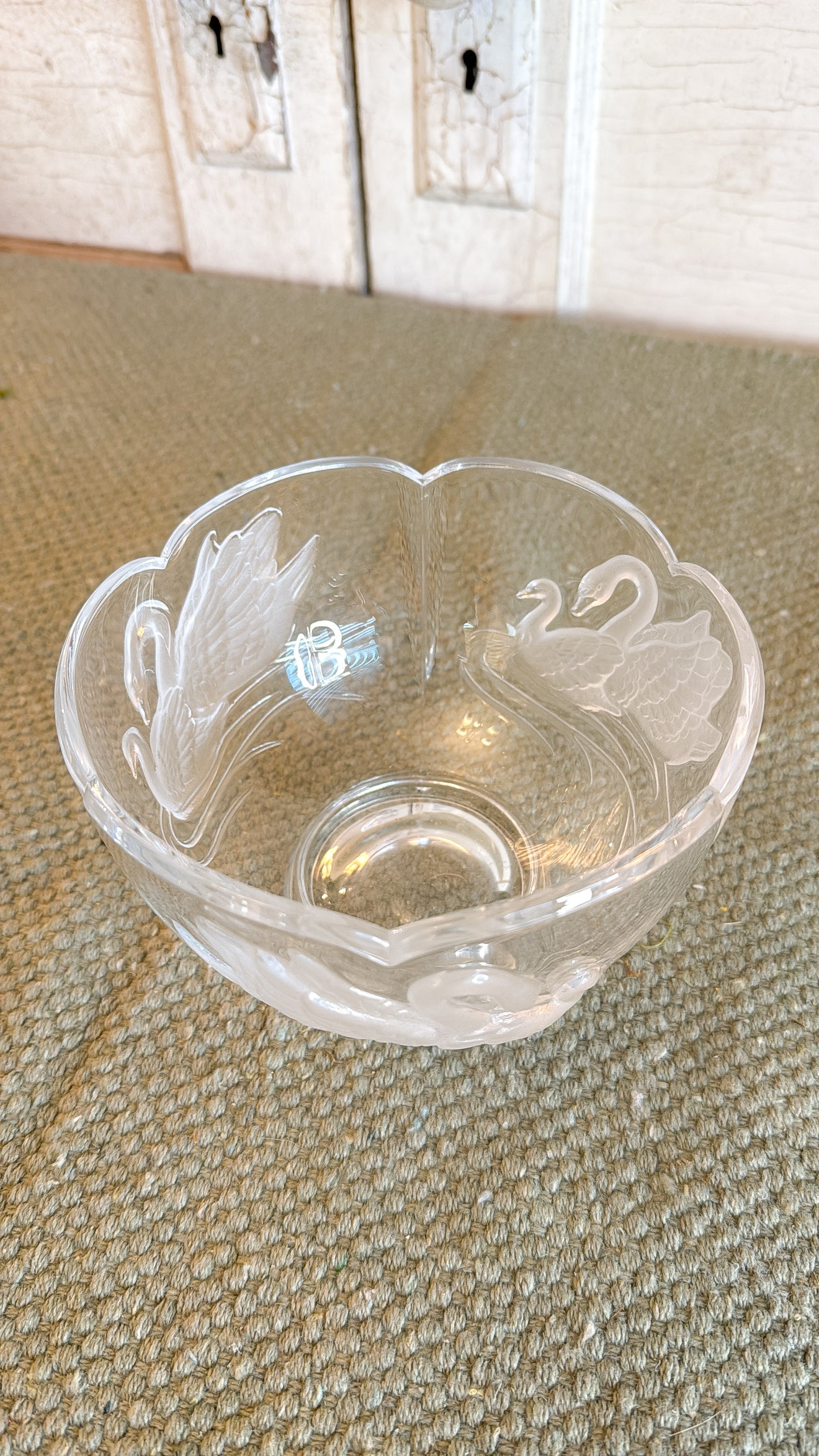 Footed Frosted Glass Swan Bowl