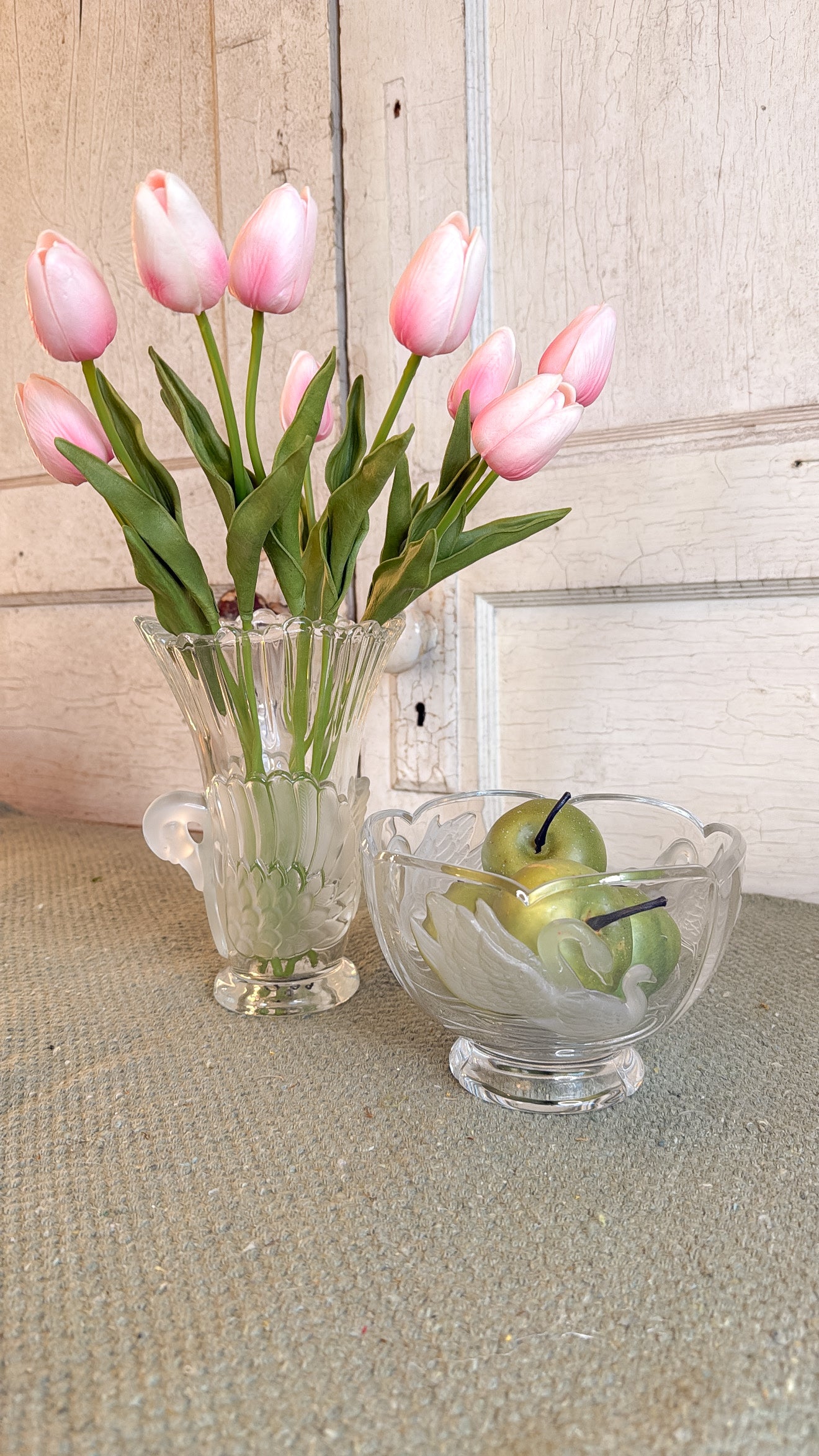 Footed Frosted Glass Swan Bowl