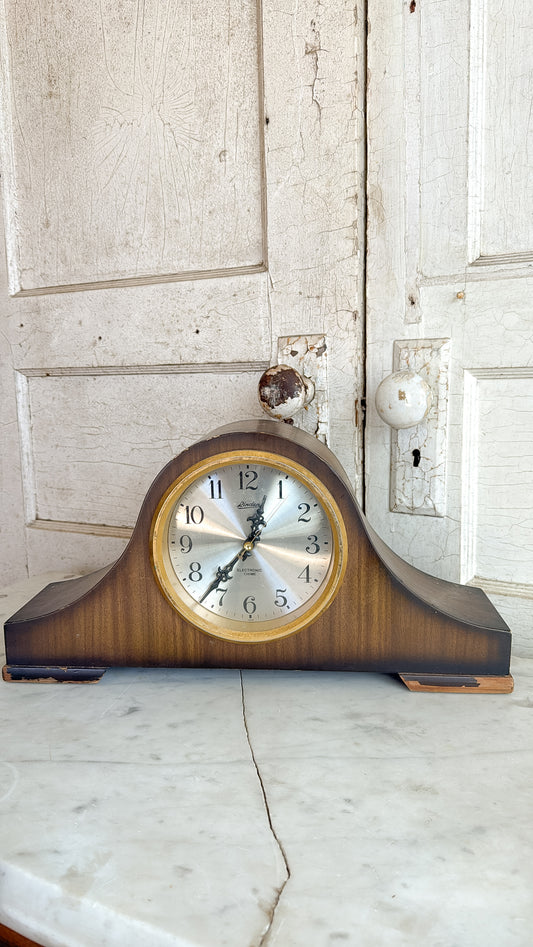 Vint. Battery Operated Clock