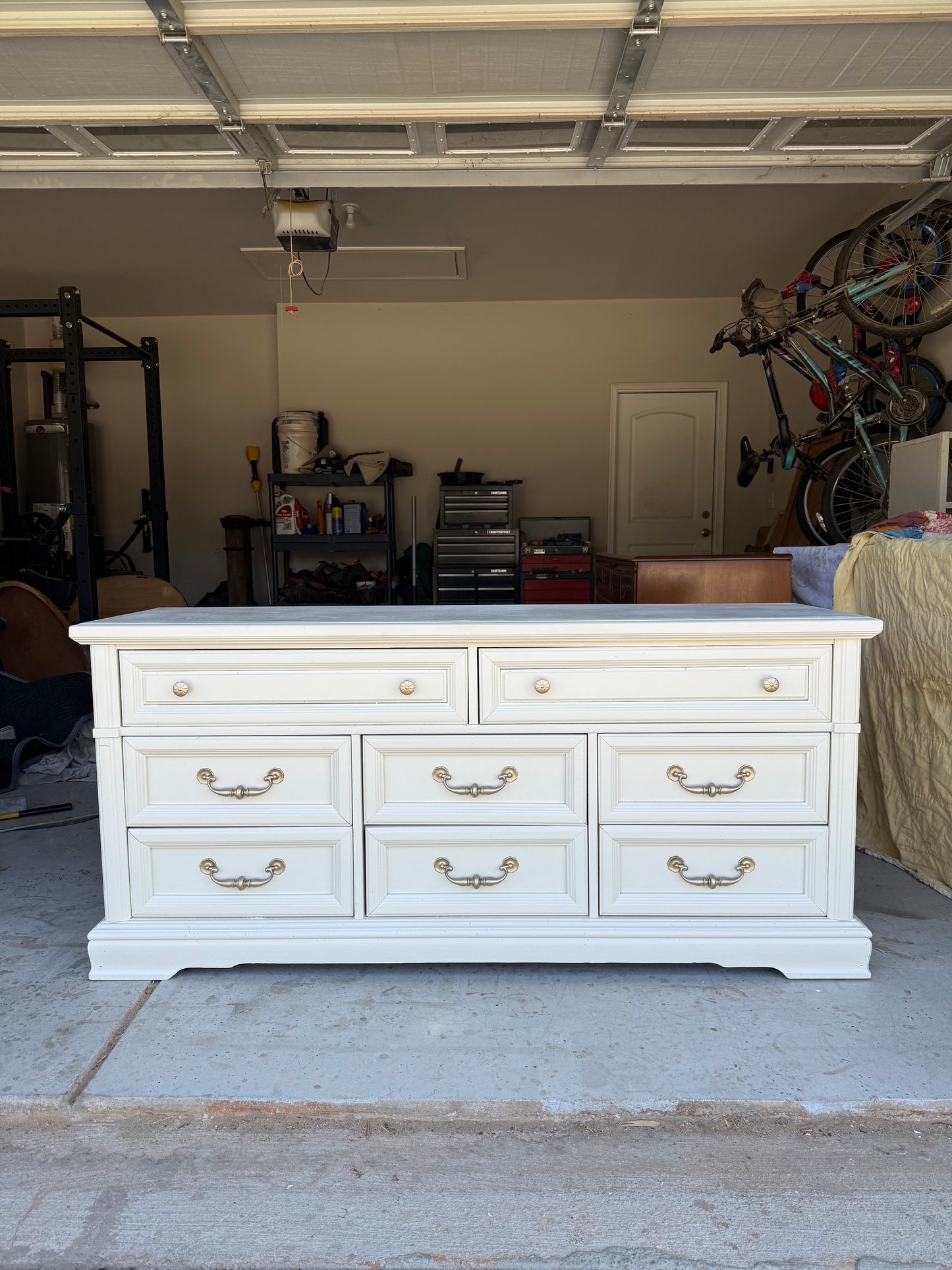 Vintage White 8-Drawer Dresser