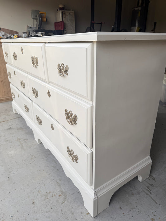 7-Drawer Off White Desser