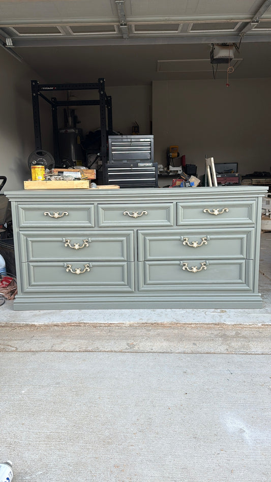 Beautiful Solid Wood 7-Drawer Dresser