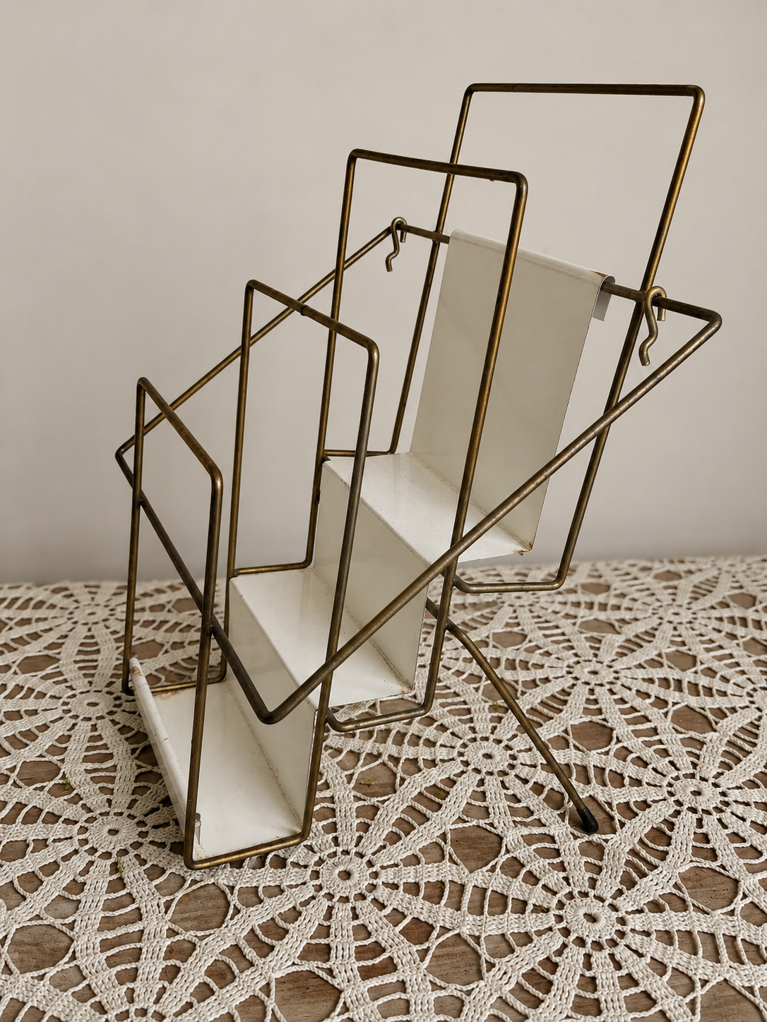 14.5” Tall Vintage Plate/Magazine Holder